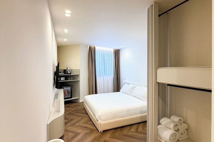 Room 37 of 104