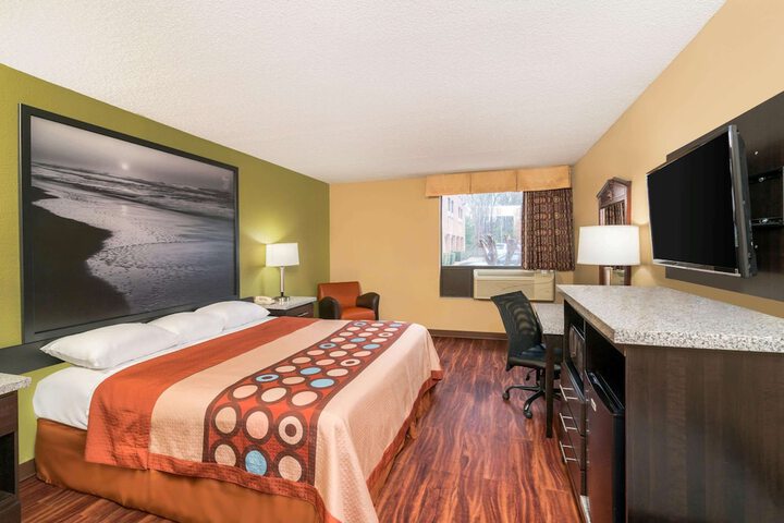 1 King Bed (1 of 6)