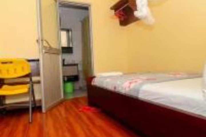 Room 4 of 11