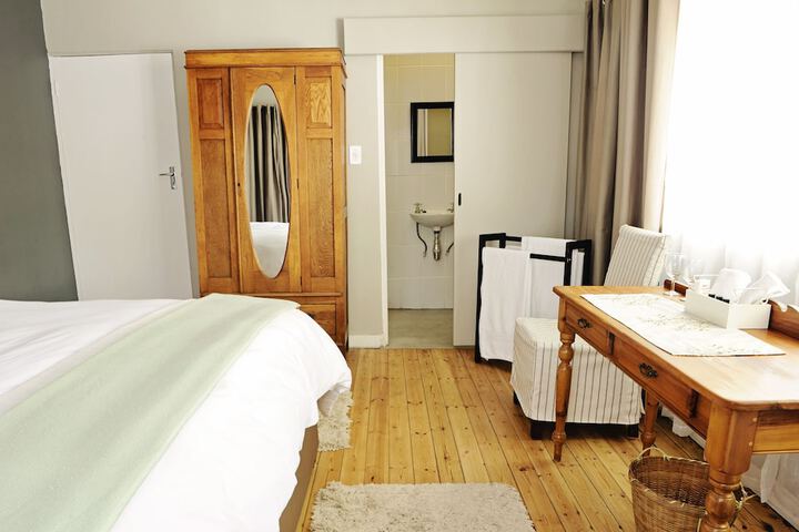 Room 5 of 14