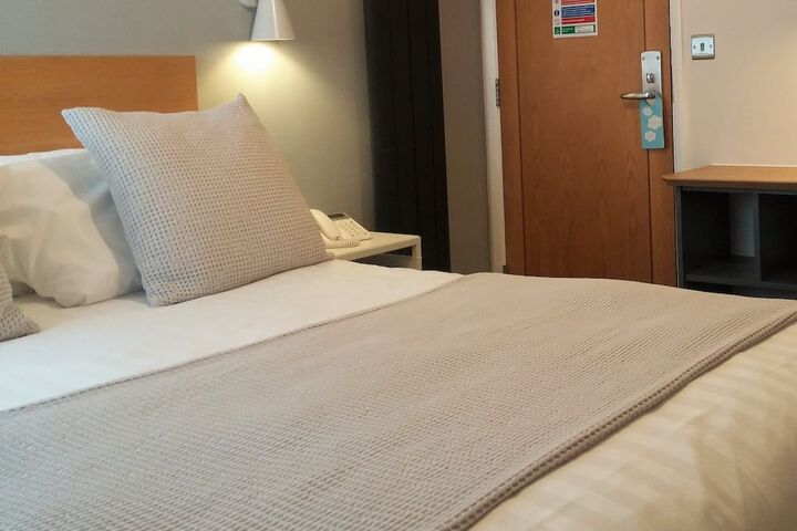 Room 13 of 80