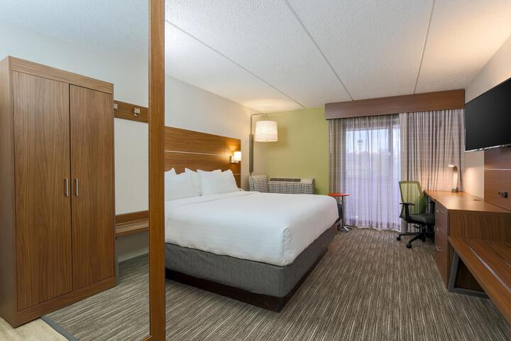 1 King Bed (12 of 15)
