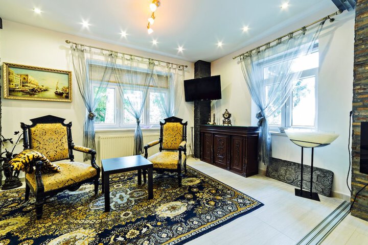 Room 8 of 24