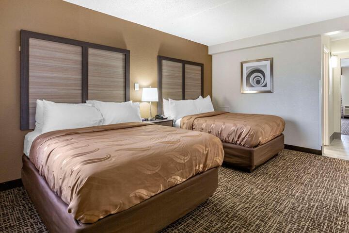 2 Double Beds (8 of 12)