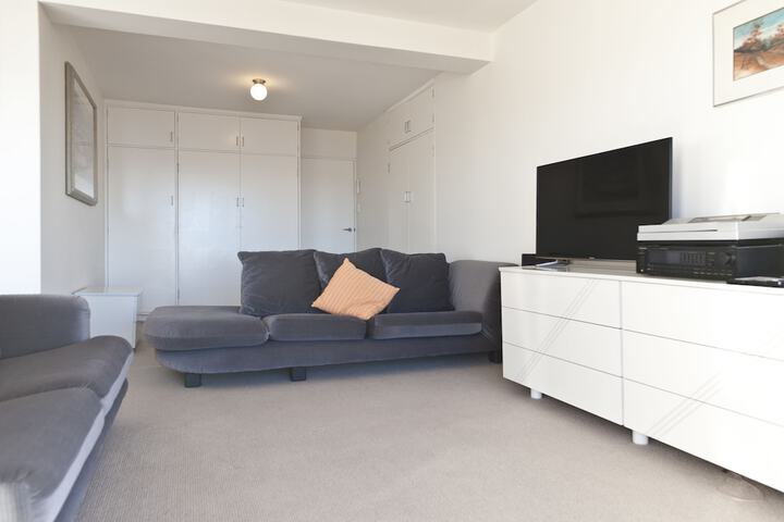 Room 8 of 28