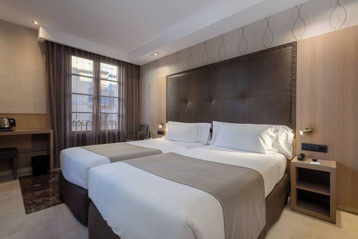 Room 28 of 135