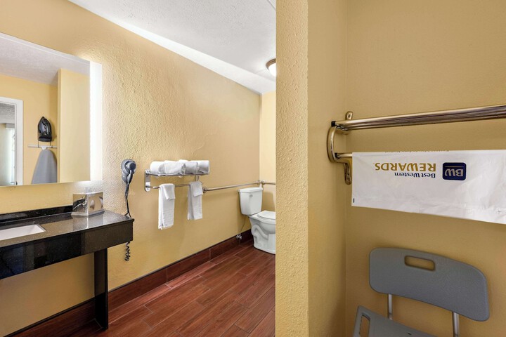 1 King Bed Upstairs High Speed Internet Accessible Microwave and Refrigerator, Continental Breakfast (11 of 16)