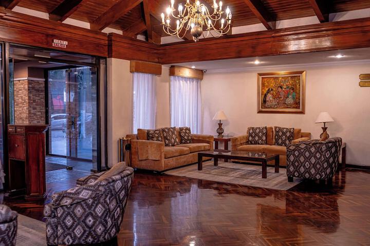 Entrance & Lobby