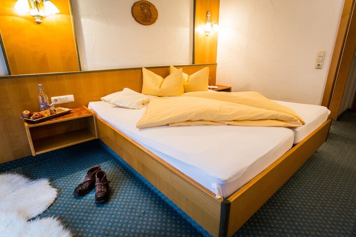 Room 17 of 36