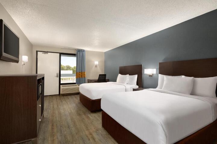 Double Accessible King Size Bed (5 of 11)