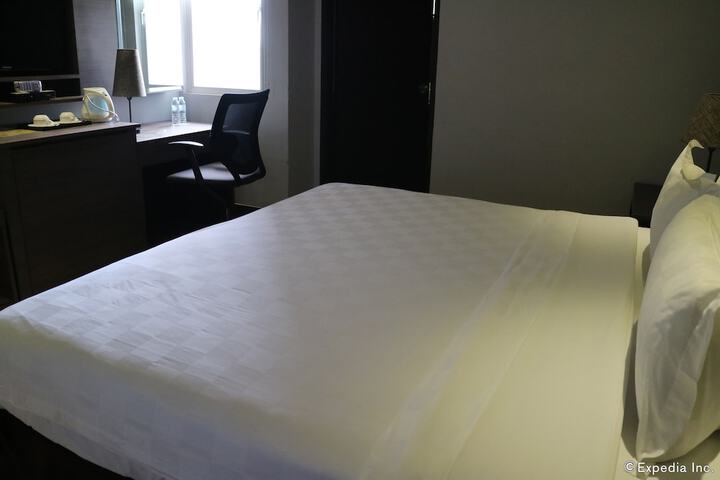 Room 13 of 76