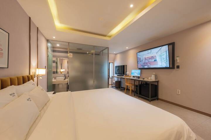 Room 37 of 54
