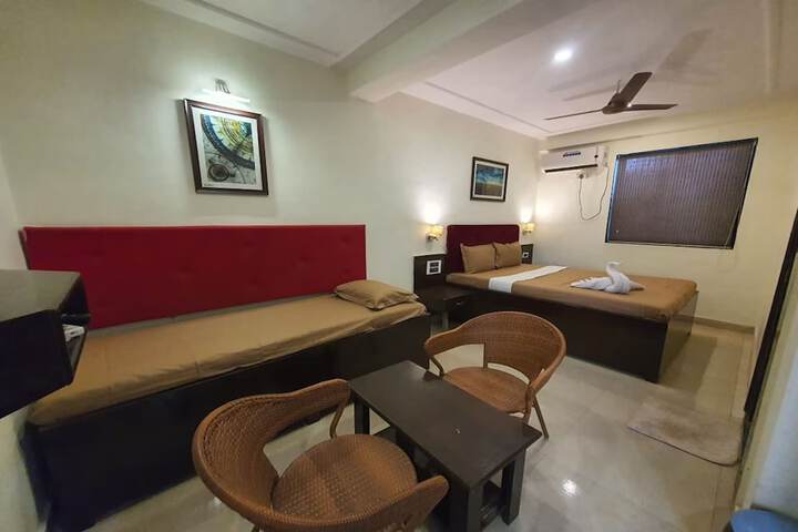 Room 12 of 27