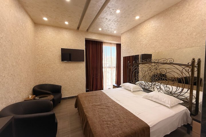 Room 16 of 34