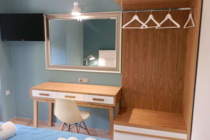 Room 8 of 43