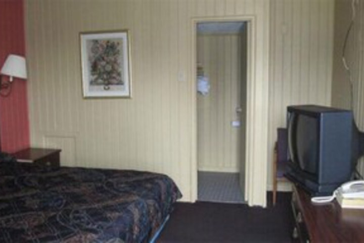 Room 10 of 11