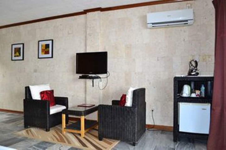 Room 10 of 32