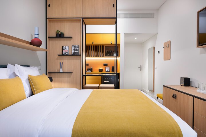 Room 8 of 84