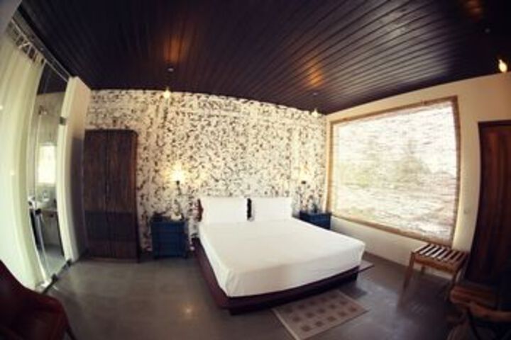 Room 12 of 18