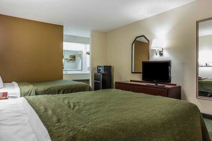 2 Queen Beds (7 of 7)