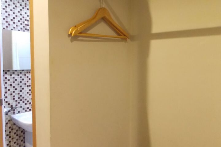 Room 21 of 38