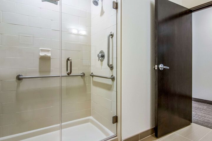Suite (1 of 15)