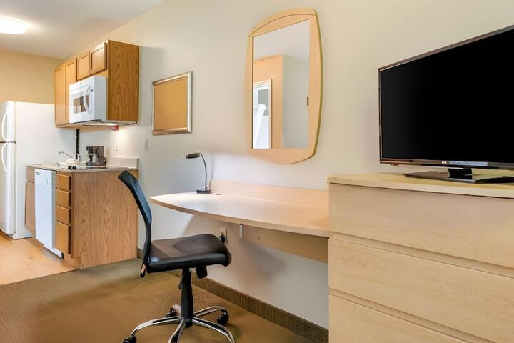Room 6 of 9