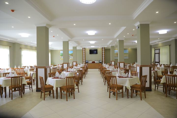 Dining 34 of 53