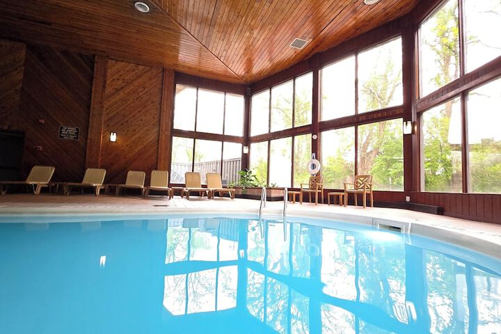 Pool Hotel