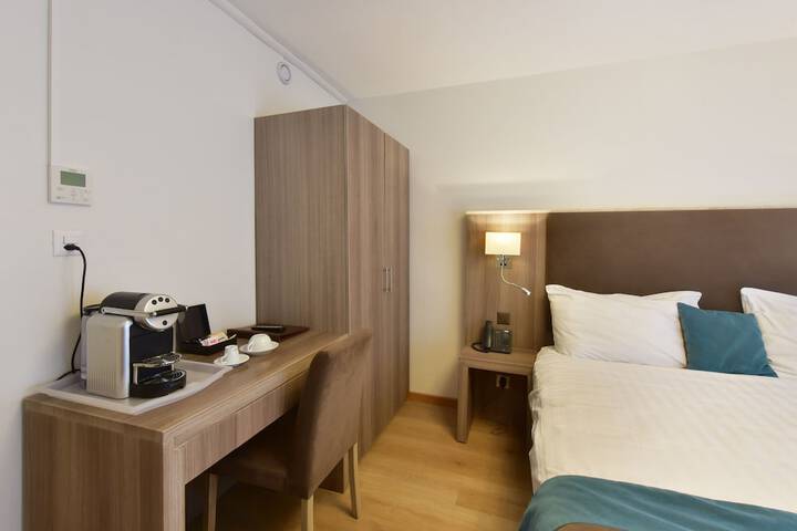 Room 47 of 86