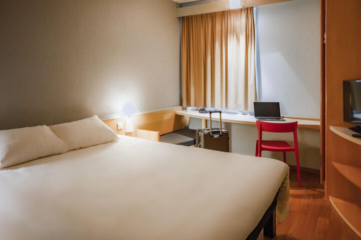 Room 2 of 84
