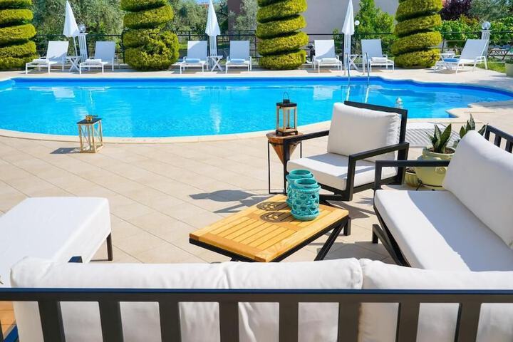 Pool 56 of 75