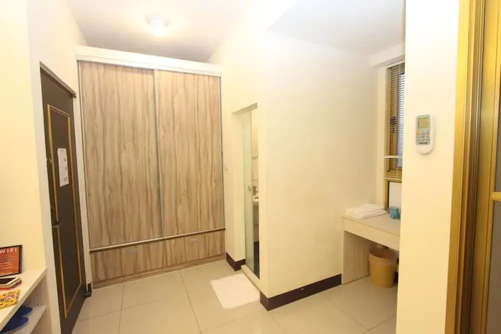 Room 8 of 24