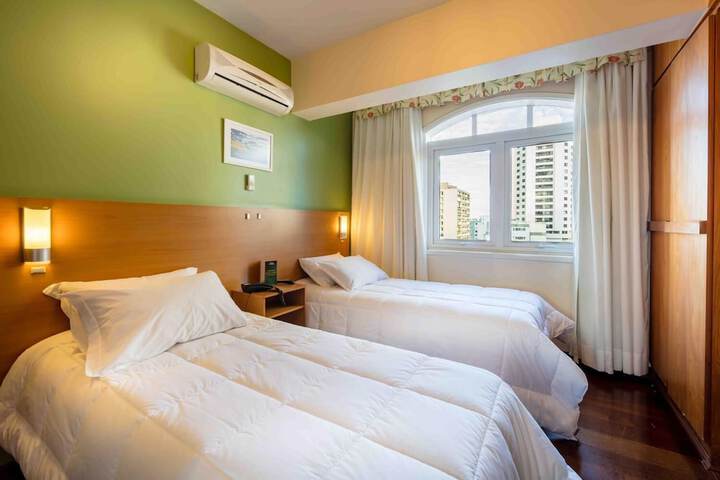 Room 8 of 32
