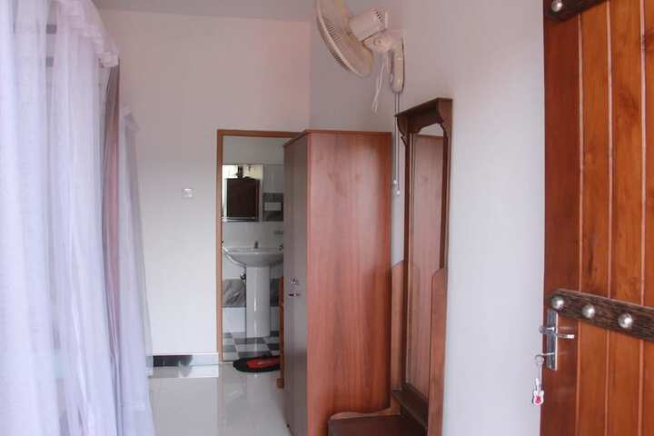 Room 3 of 9