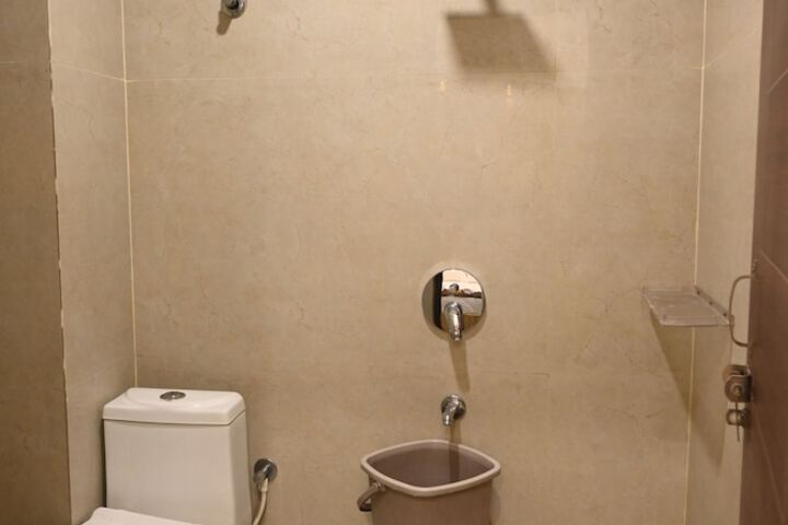 Room 70 of 86