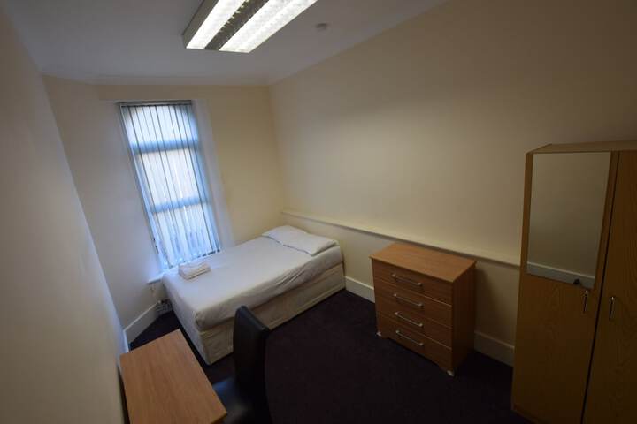 Room 21 of 32