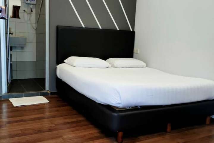 Room 8 of 21