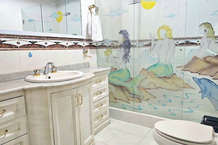 Room 16 of 30