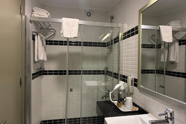 Room 33 of 56