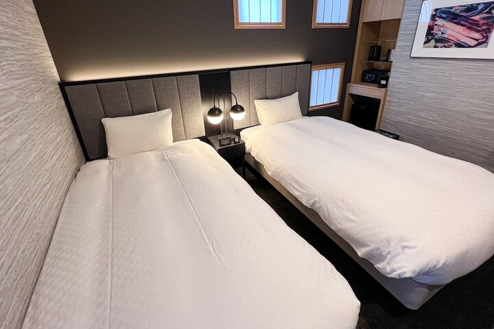 Room 16 of 60