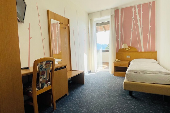 Room 25 of 115