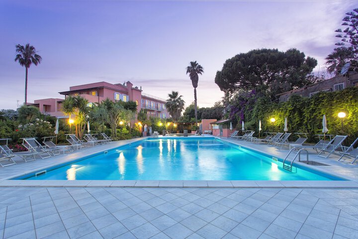 Pools & Facilities