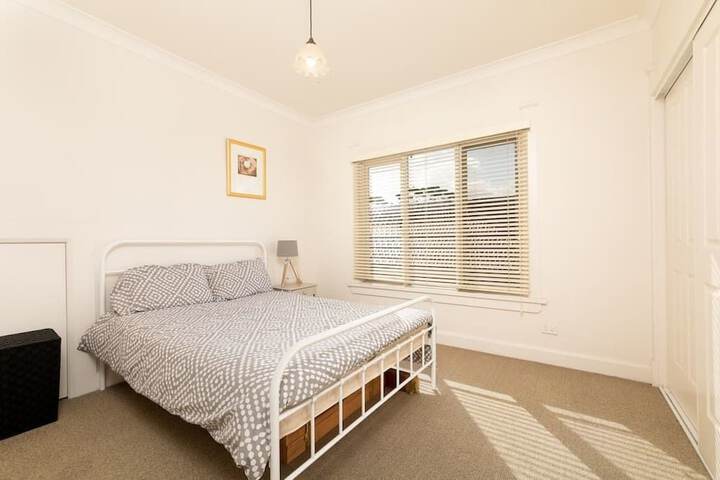 Room 4 of 10
