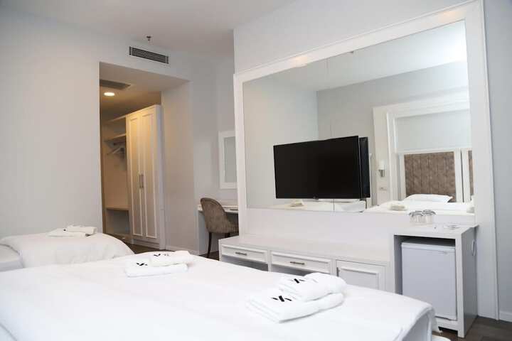 Room 14 of 65