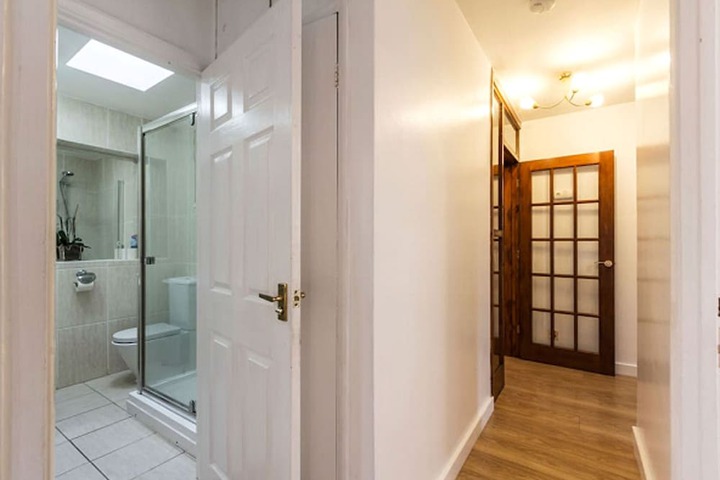Room 4 of 27