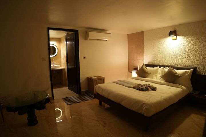 Room 18 of 96