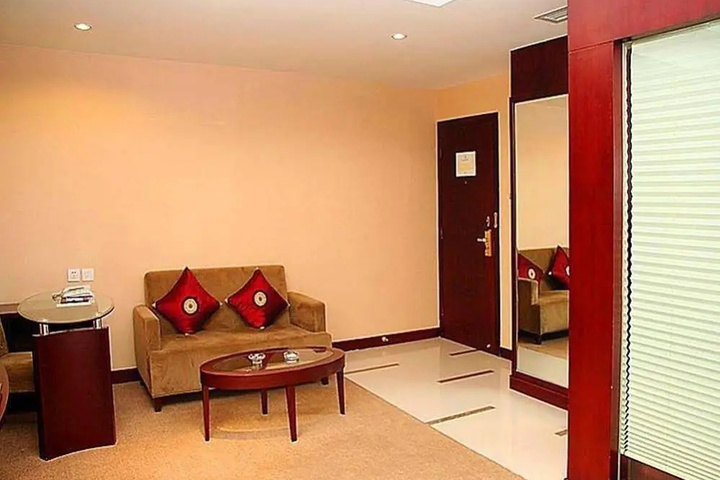 Room 5 of 11