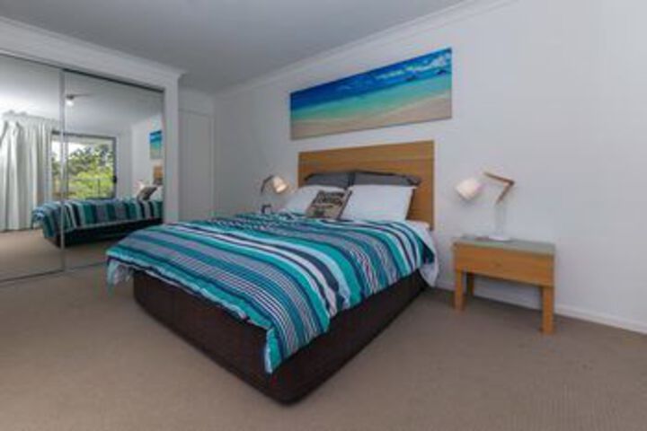Room 7 of 12