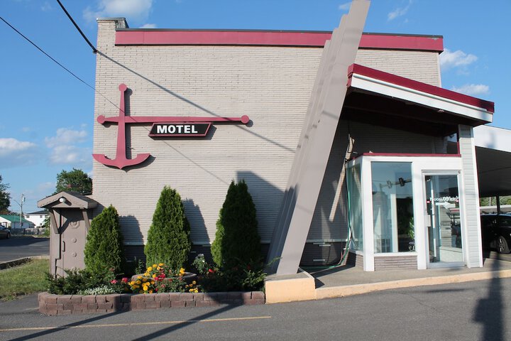 Exterior of Elect Inn 5